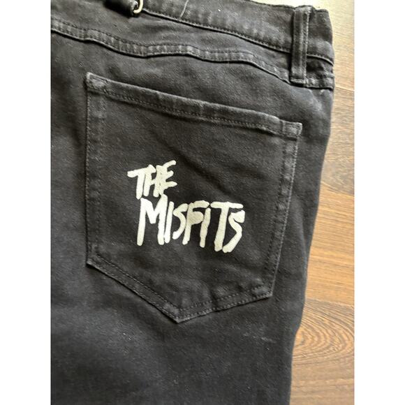 NEW Hot Topic Misfits x Social Collision Jeans - 34x32- Black Patch Grunge Punk - Picture 12 of 16